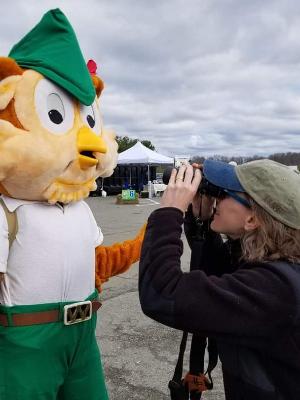 Kelly Spots Woodsy the Owl!